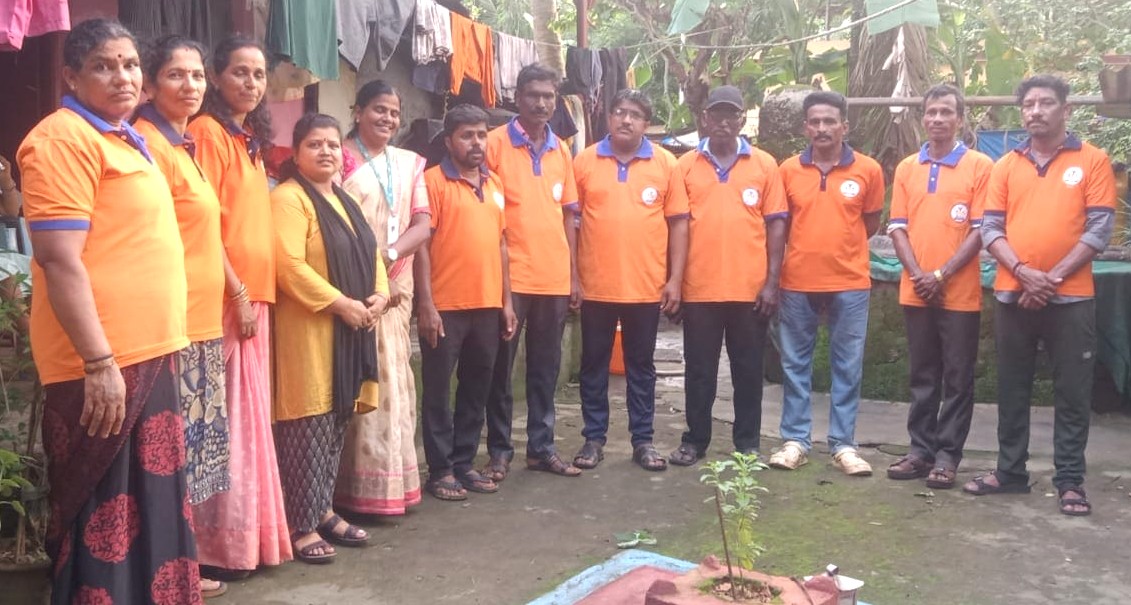 ವಿಟ್ಲ: ಮನೆಯ ಮೇಲೆ ಬೀಳುವ ಸ್ಥಿತಿಯಲ್ಲಿದ್ದ ಅಪಾಯಕಾರಿ ಮರ ತೆರವು; ಮುಡಿಪು ಘಟಕದ ಶ್ರಮದಾನ.