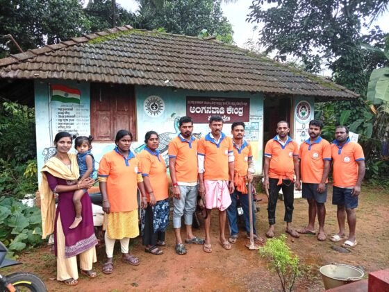 ಬಂಟ್ವಾಳ: ಅಂಗನವಾಡಿ ಕೇಂದ್ರದ ಪರಿಸರದಲ್ಲಿ ಸ್ವಚ್ಚತಾ ಶ್ರಮದಾನ. ಧನುಪೂಜೆ ಘಟಕದಿಂದ ಶ್ರಮದಾನ.