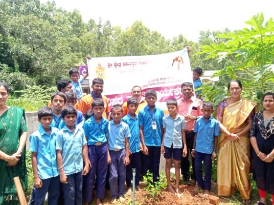 ಕುಂದಾಪುರ: ಶಾಲೆಯಲ್ಲಿ ಔಷಧೀಯ ಗಿಡಗಳ ನಾಟಿ. ಮಕ್ಕಳಿಗೆ ಪರಿಸರ ಪ್ರಬಂಧ ಸ್ಪರ್ಧೆ.