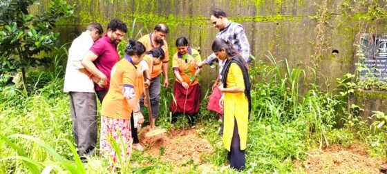 ಮಂಗಳೂರು: ದೇವಸ್ಥಾನದ ಪರಿಸರದಲ್ಲಿ ಹಣ್ಣಿನ ಗಿಡ ನಾಟಿ ಮಾಡಿದ ಸುರತ್ಕಲ್ ಶೌರ್ಯ ತಂಡ.