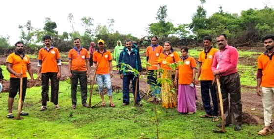ಹೊನ್ನಾವರ: ಅರಣ್ಯ ಪ್ರದೇಶದಲ್ಲಿ ಖರ್ವಾ ಶೌರ್ಯ ತಂಡದಿಂದ ಗಿಡ ನಾಟಿ.